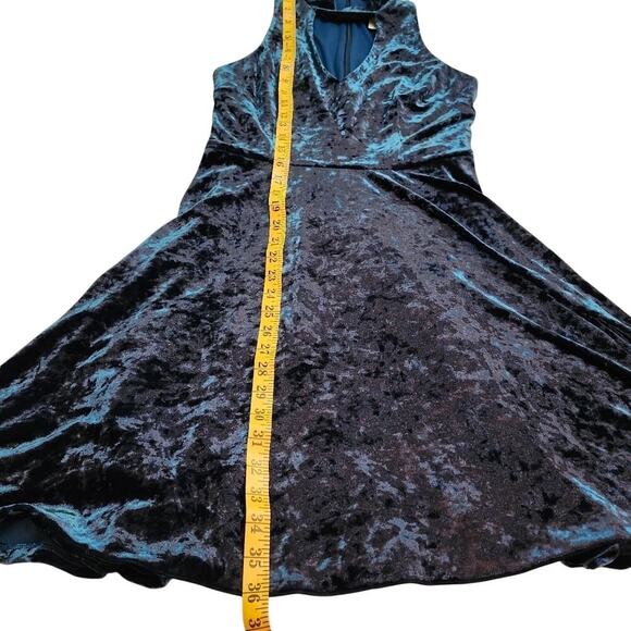 London Times Blue "Crushed Velvet" Choker Neckline With Deep V Dress Size 2 - Picture 9 of 11
